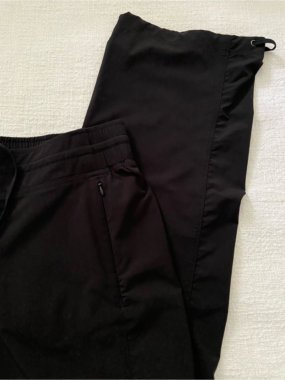 Athleta Women’s Athletic Pants with Zip Pockets and Adjustable Ankles Size 10 - Picture 5 of 8